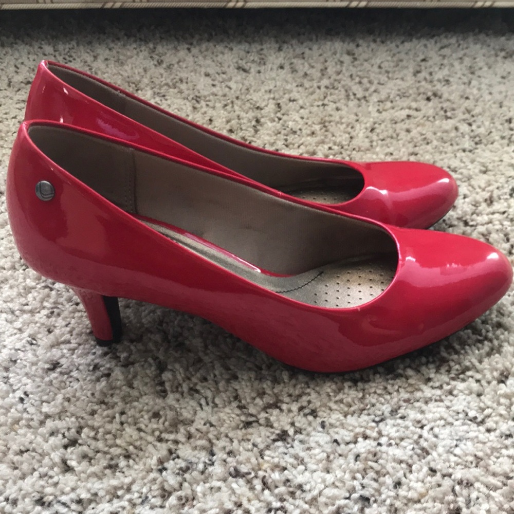 Life Stride Red Patent Leather Pumps